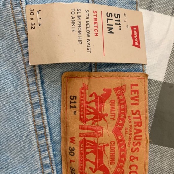 Levi’s Ripped Jeans - Picture 3 of 6